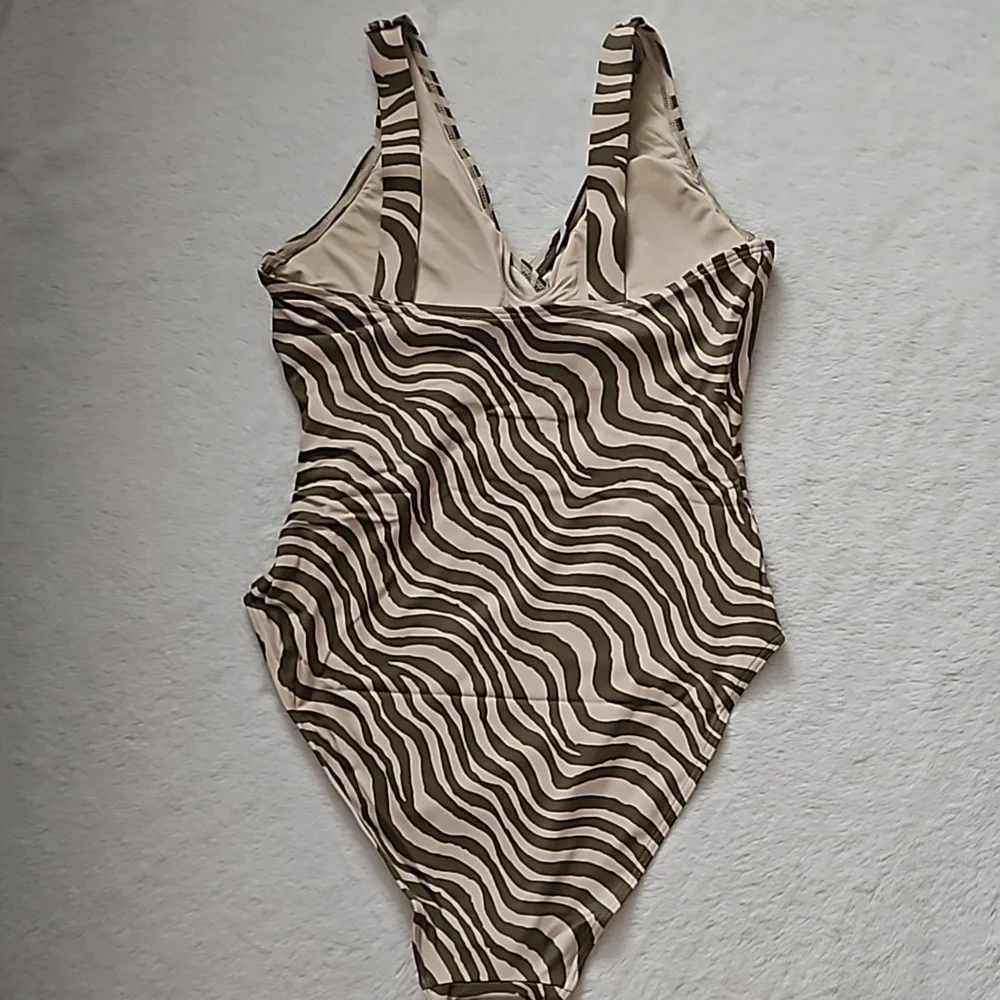 *NWT* Andie The Capri One Piece Swimsuit - Picture 8 of 13